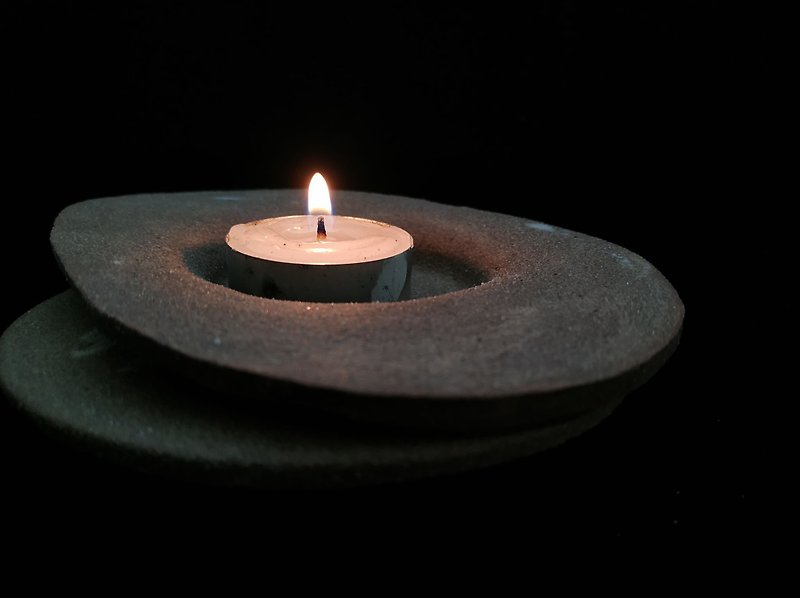 Plate / gray Brown for candle holder - Candles & Candle Holders - Pottery 