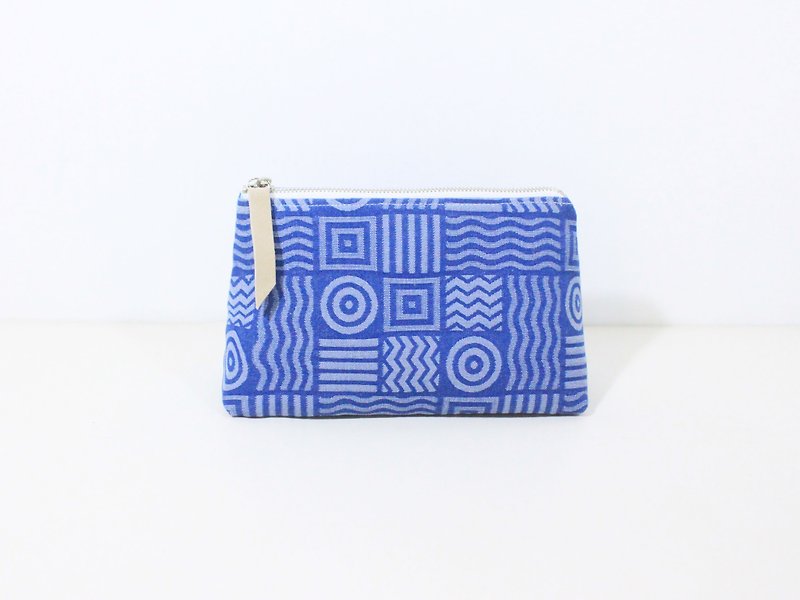 【The MAMA's Closet】Two Colors Denim Cotton (Geometry) / Cosmetic Bag ( Pouch ) - กระเป๋าเครื่องสำอาง - ผ้าฝ้าย/ผ้าลินิน สีน้ำเงิน