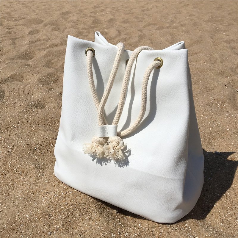 MingenHandiwork white artificial leather shoulder bag handbag PU18004 - กระเป๋าแมสเซนเจอร์ - หนังเทียม ขาว