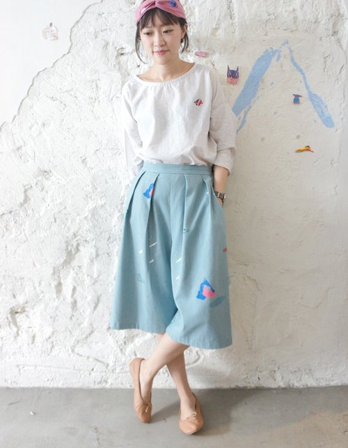 Mountain, wind, hand-pleated silk printing production puppy cute wide pants /