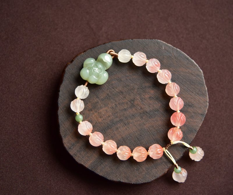 [Summer Lotus] Natural South Red Agate Carved Lotus Hetian Jade Lotus Gradient Bracelet - Bracelets - Semi-Precious Stones Pink