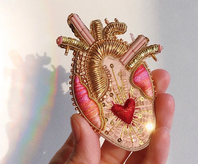 Brooch anatomical Heart Beaded Boho handmade beads, human heart pin - Shop  ROZMARINstore Brooches - Pinkoi