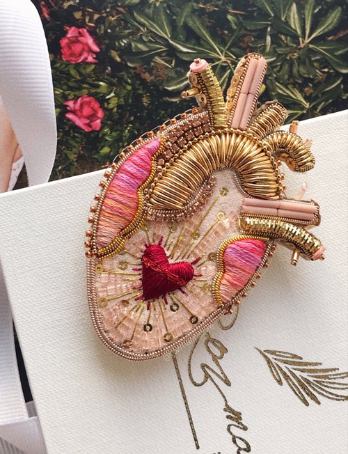 Brooch anatomical Heart Beaded Boho handmade beads, human heart pin - Shop  ROZMARINstore Brooches - Pinkoi