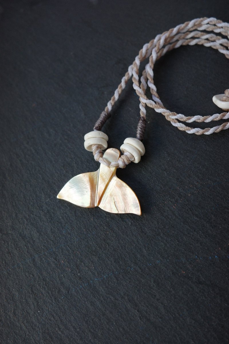 貝殼鯨魚尾蠟線編繩項鍊-咖啡漸層炫彩紋 - 項鍊 - 貝殼 