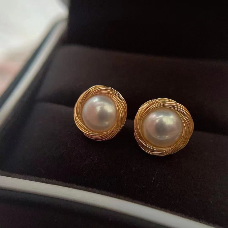Silk wrapped natural freshwater pearl high gloss sterling Silver earrings - ต่างหู - ไข่มุก ขาว