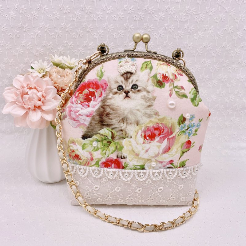 Cat Princess Kiss lock bag Shoulder Bag - กระเป๋าแมสเซนเจอร์ - ผ้าฝ้าย/ผ้าลินิน สึชมพู