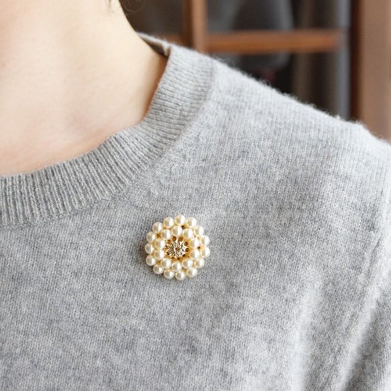【ブローチ】パールで上品かわいい アンティークレトロなお花 - 胸針 - 珍珠 白色