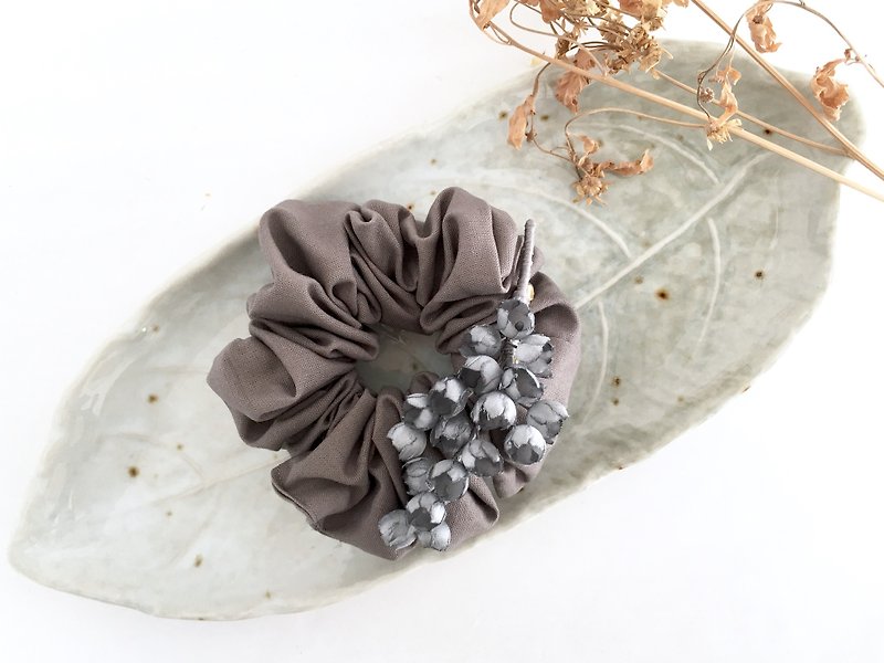 Suzuran Chouchu (Gureju × flower gray) - Hair Accessories - Cotton & Hemp Khaki