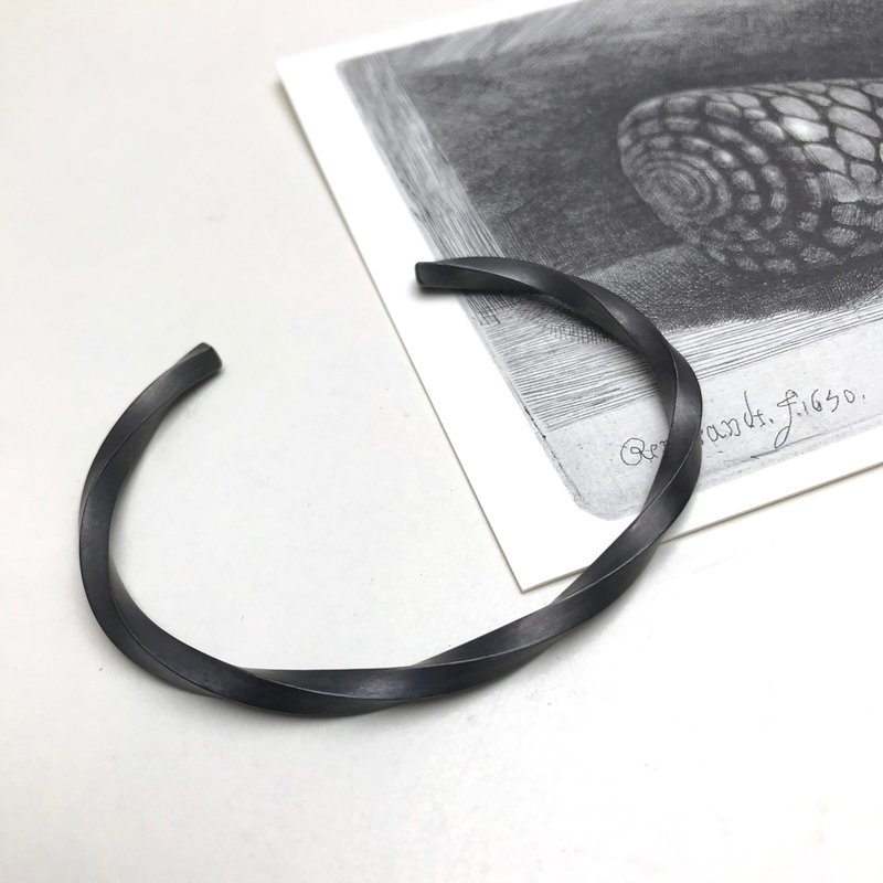 Black twist bangle - 手鍊/手環 - 銅/黃銅 黑色