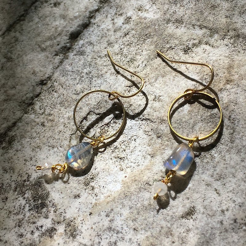 ITS-E103 [Brass Earrings Series·Natural Stone Series] Semi-transparent blue-green light labradorite earrings ear clips - Earrings & Clip-ons - Semi-Precious Stones Gold