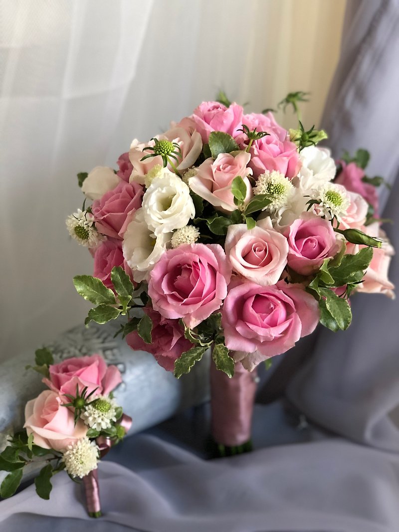 Pink and white natural hand-tied flower bouquet - ช่อดอกไม้แห้ง - พืช/ดอกไม้ สึชมพู