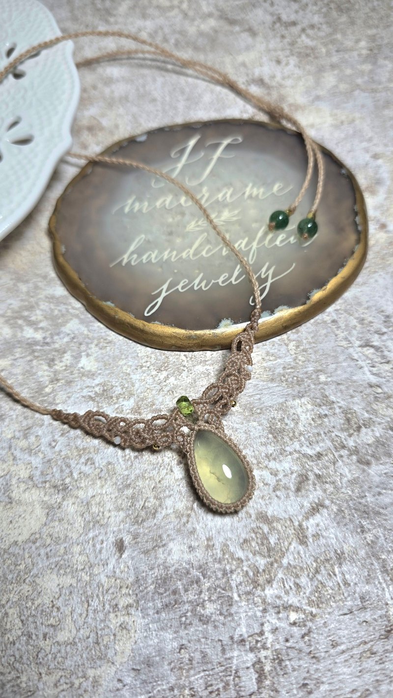 P05 Prehnite macrame Necklace - สร้อยคอ - วัสดุอื่นๆ สีกากี