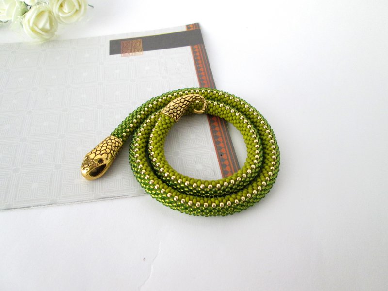 Chartreuse bracelet Green snake necklace Slytherin Bead crochet necklace ourobor - สร้อยข้อมือ - วัสดุอื่นๆ สีเขียว