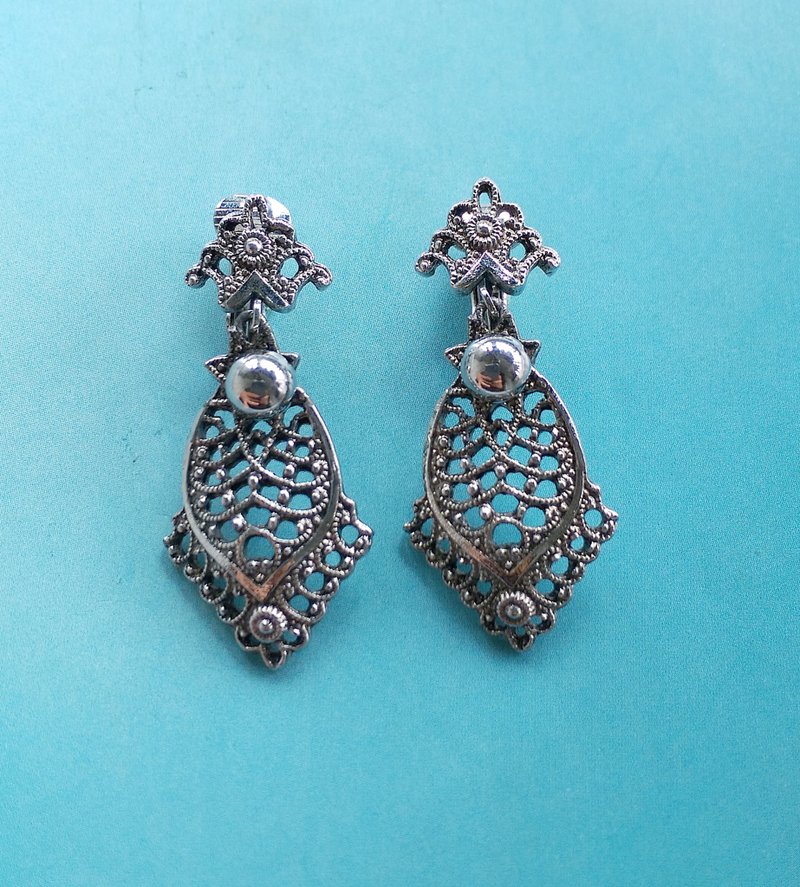 Vintage Jewelry 西洋古董飾品 Celebrity  銀色調 垂墜 夾式耳環 - 耳環/耳夾/耳骨夾 - 其他金屬 金色