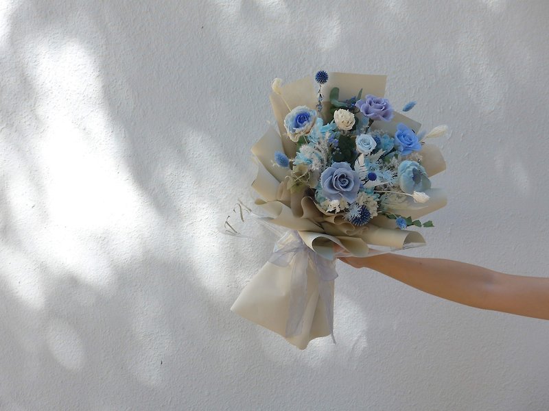 【Made To Order】Mist blue tone preserved flower bouquet - ช่อดอกไม้แห้ง - พืช/ดอกไม้ สีน้ำเงิน