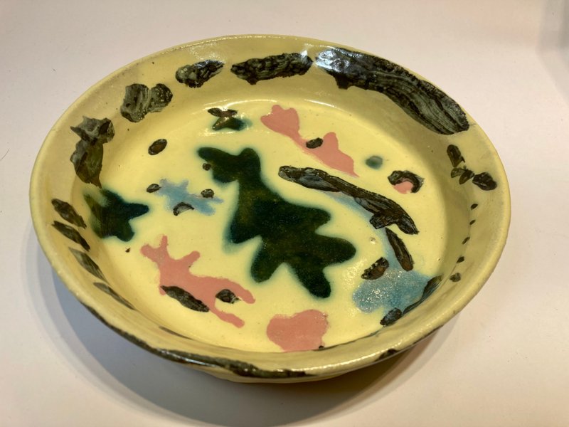 Can't tell it's a bear plate - Plates & Trays - Pottery Yellow