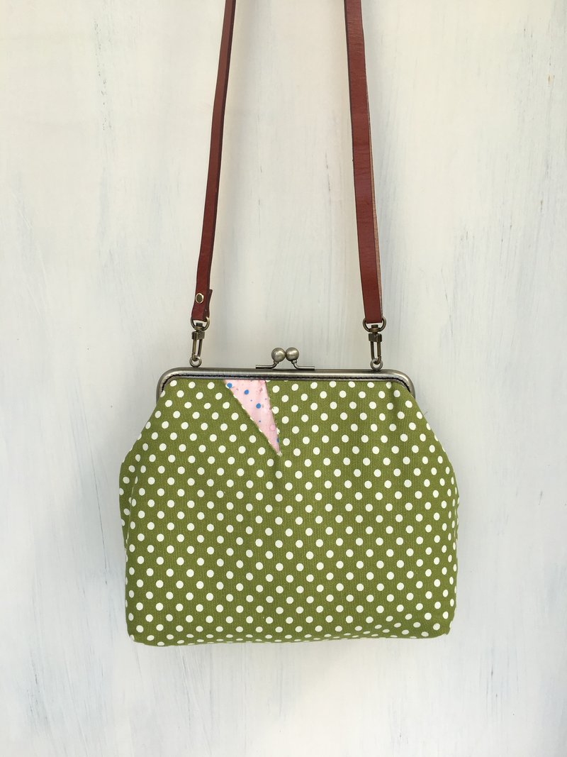 森林奇境—水玉點點綠色白點口金包珠扣包 肩背包側背斜背包 化妝包 真皮背帶可調式 - 側背包/斜背包 - 棉．麻 綠色