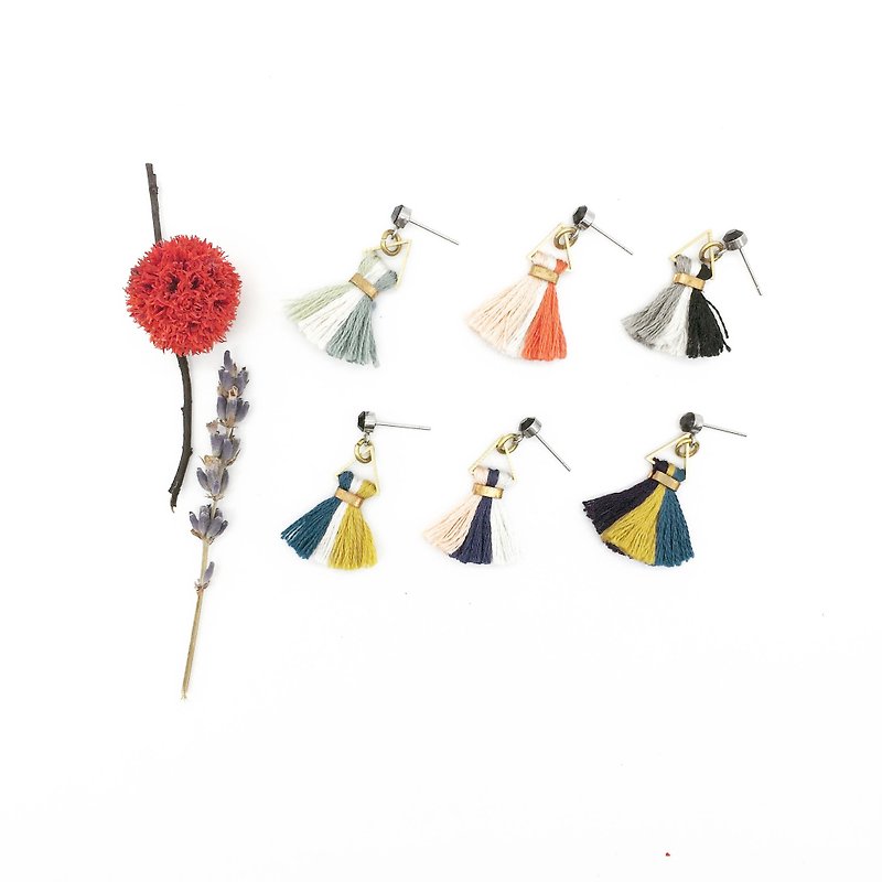 Lao Lin miscellaneous goods l Japanese Embroidery thread hand-made tassel earrings-three-color tassel ear hooks l ear pins l Clip-On - ต่างหู - งานปัก สีน้ำเงิน