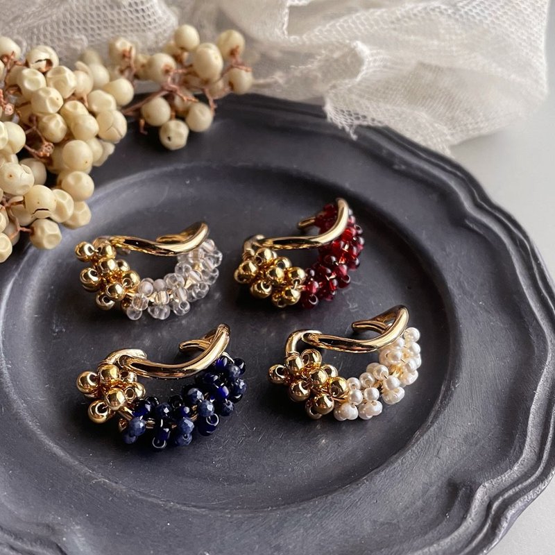 Natural stone and vintage gold beads ear cuff/for one ear/sapphire/garnet/crystal/pearl - ต่างหู - เครื่องเพชรพลอย หลากหลายสี