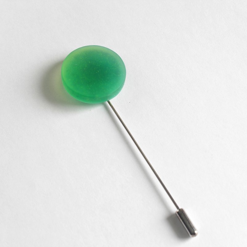 樹脂別針 / 彩色月亮 - 淡藍綠 - 胸針 - 樹脂 綠色