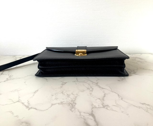 Gucci black sale purse gold chain