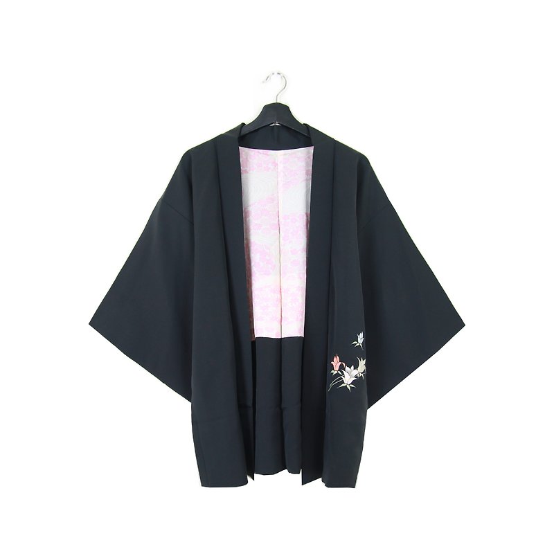 Back to Green :: Japanese kimono feather woven embroidery back youthful overture Macaron color vintage kimono (KI-33) - เสื้อแจ็คเก็ต - ผ้าไหม สีดำ
