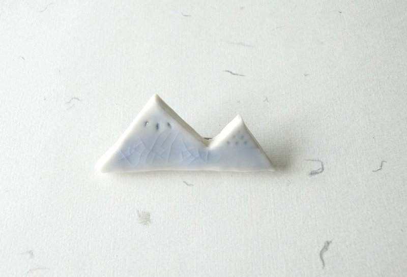 Ceramic Brooch - Aquamarine Blue Mountain/ Triangle - เข็มกลัด - เครื่องลายคราม สีน้ำเงิน