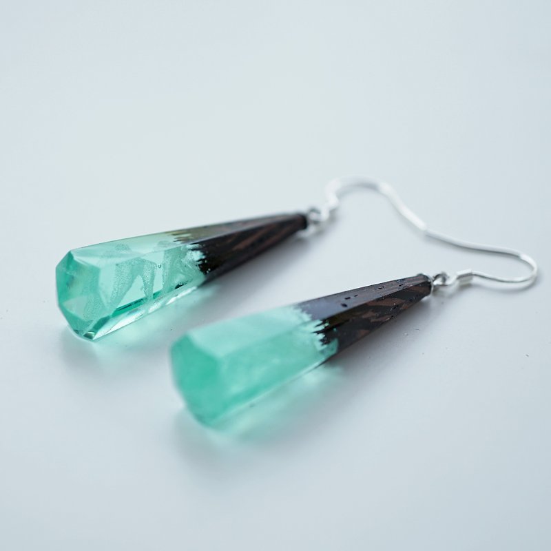 [handmade custom] iron knife wood cold night aurora ice crystal earrings - ต่างหู - ไม้ สีเขียว
