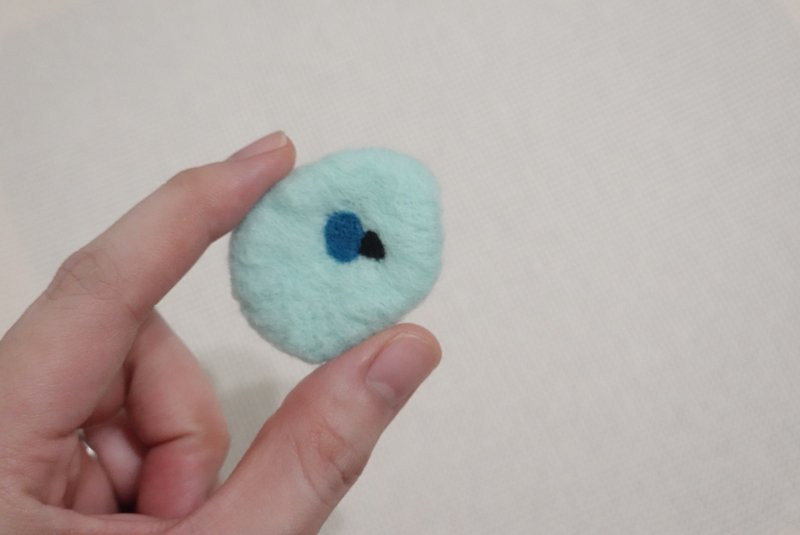 Fast shipping l Wool felt pin original design wool felt brooch style brooch style pin - Badges & Pins - Wool Multicolor