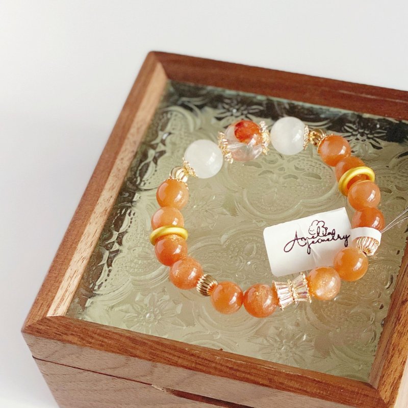 Sunset Orange Blossom丨Orange Moonlight Blue Moonlight Gum Flower Original Design Bracelet - สร้อยข้อมือ - คริสตัล สีส้ม