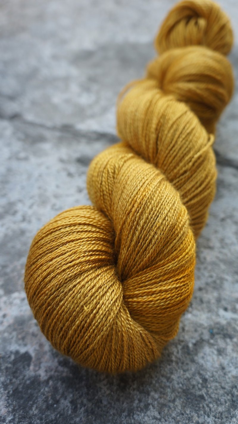 手染めのレース糸。銅コイン（Merino + Silk） - 編み物/刺繍/羊毛フェルト/裁縫 - シルク・絹 