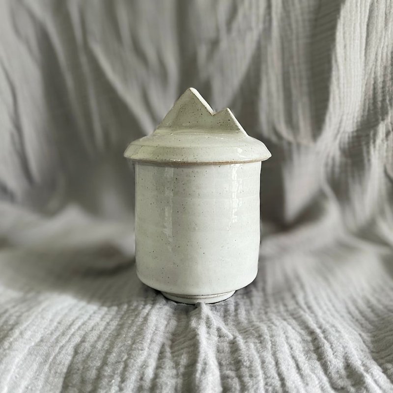 Made in Hong Kong | Handmade Pottery -  Show mountain mug with cover - ถ้วย - ดินเผา ขาว