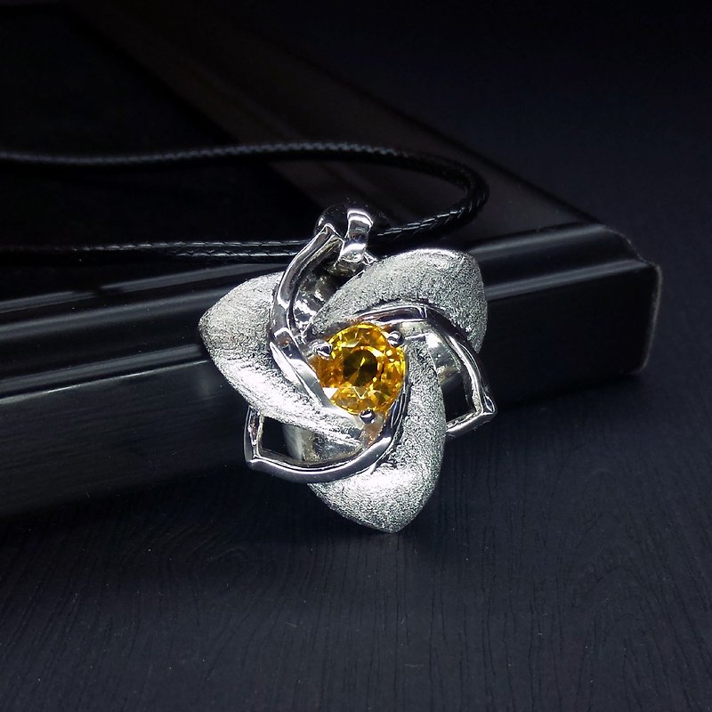Yellow Natural Zircon Vermeil 925 Silver Lily Flower Pendant - Trillium - Necklaces - Gemstone Orange