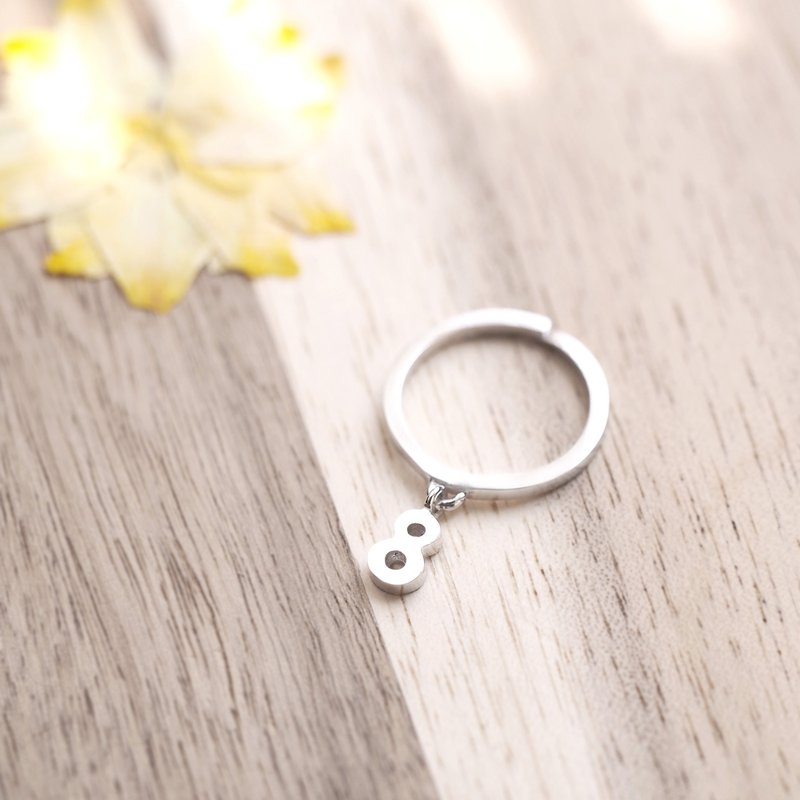 Number 8 charm ring Silver 925 - แหวนทั่วไป - โลหะ สีเงิน