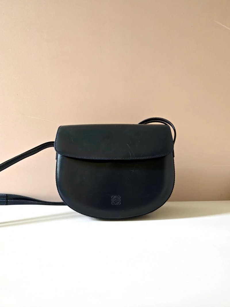 絕版中古 Loewe博物館半月包 側背包 斜背包 皮革包 單肩包 二手 - 側背包/斜背包 - 真皮 黑色