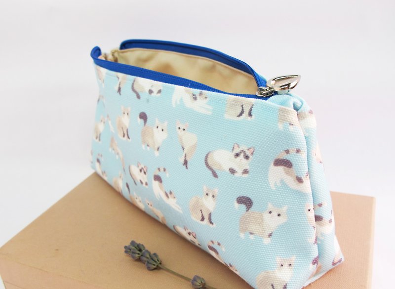 貓貓 粉藍 化妝包 雜物包 筆袋 收納包 - 化妝包/收納袋 - 棉．麻 藍色