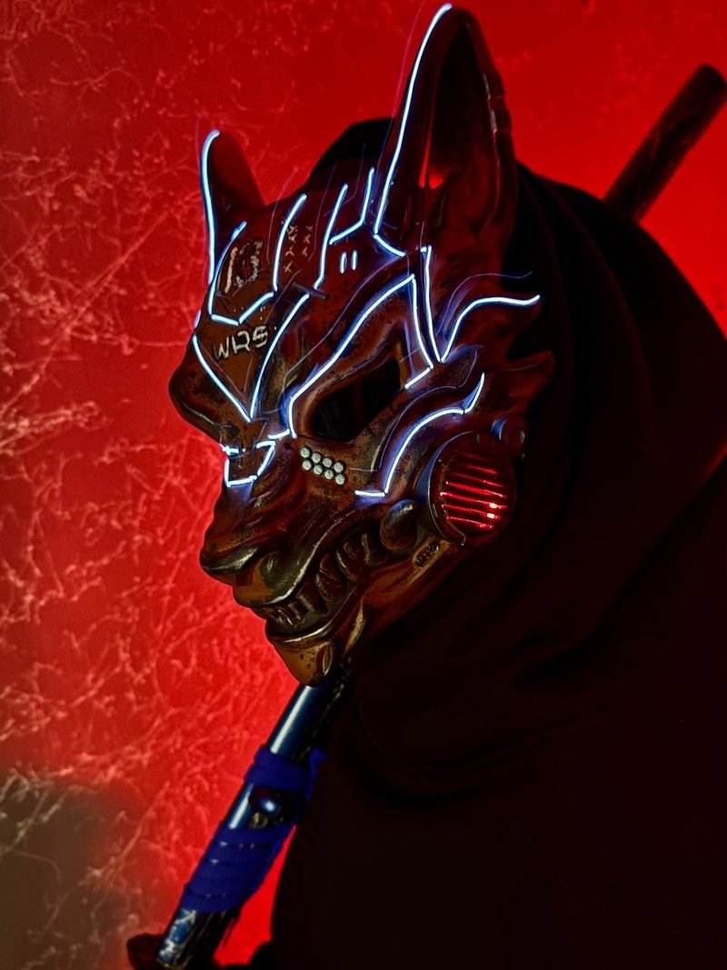 Cyberpunk Kitsune mask with LED lights, Rusty Kitsune Cosplay, Futuristic Mask - 口罩/口罩收納套 - 樹脂 咖啡色