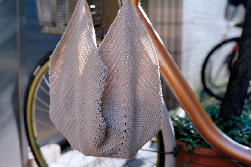 Tote Bag 2.0 Linen Hand Bag Shopping Bag Handbag 100% Cotton Yarn Hand Crochet Bag - กระเป๋าแมสเซนเจอร์ - ผ้าฝ้าย/ผ้าลินิน ขาว