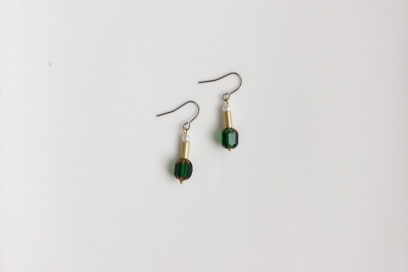 Green ring pearl brass earrings - ต่างหู - โลหะ สีเขียว