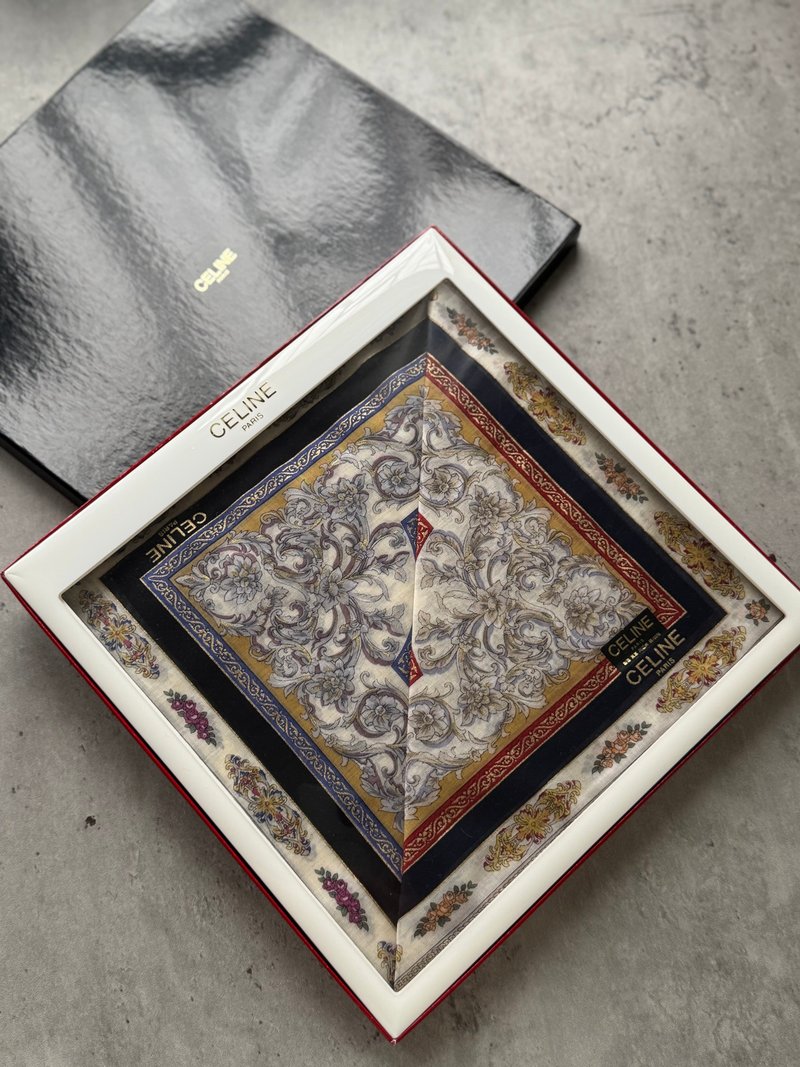 中古正品 全新庫存 Celine 巴洛克風格 小領巾 絲巾 方巾 禮物 - 絲巾 - 棉．麻 白色