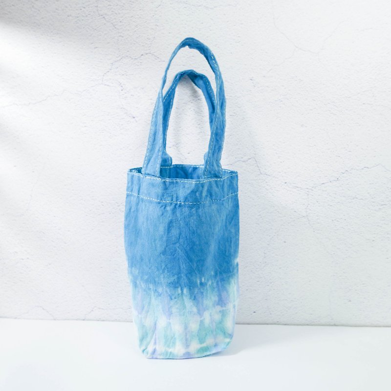 : Waves : Handmade Tie dye Reusable Coffee Sleeve Drinking Reusable Bag - ถุงใส่กระติกนำ้ - ผ้าฝ้าย/ผ้าลินิน สีน้ำเงิน