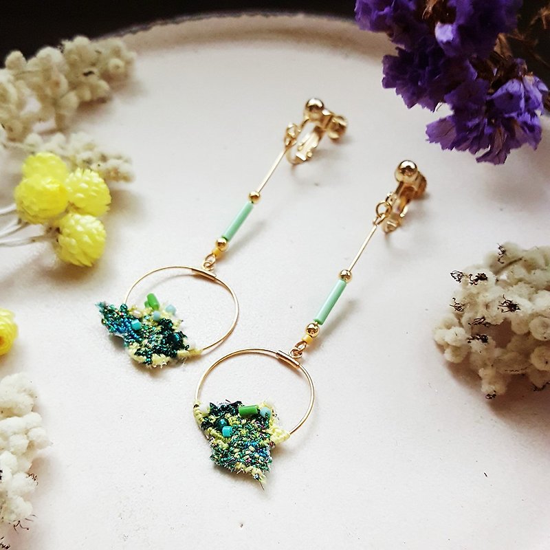 [Dangle embroidery series] 04 Forest Love Embroidered Earrings - ต่างหู - งานปัก สีเขียว