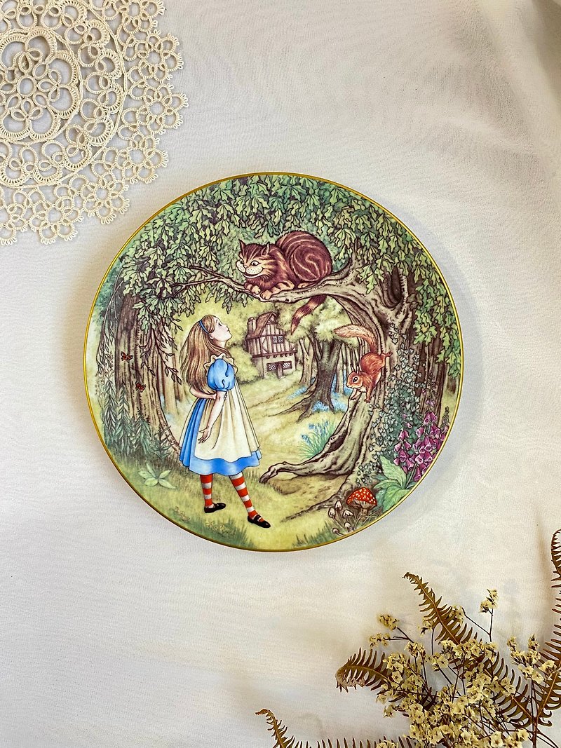 [Good Day Fetish] French Alice in Wonderland 24K Gold Frame Wall Mounted Painted Snack Plate Ceremonial Sense - Plates & Trays - Porcelain White