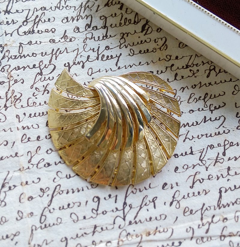 Vintage Jewelry 西洋古董飾品 金色調 放射傘狀 別針 - 徽章/別針 - 其他金屬 金色