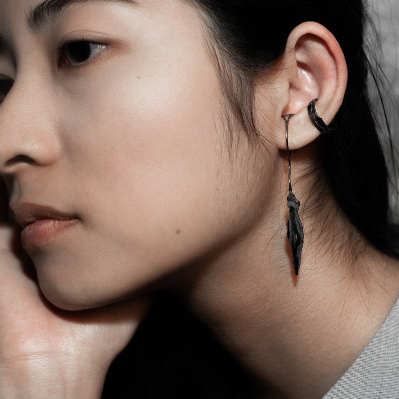 Sedimentary I [Qiao] drop earrings - dyed black - ต่างหู - เงินแท้ สีดำ