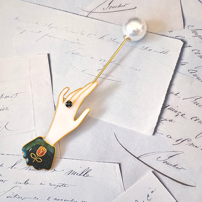 Handmade Lady's hand pearl brooch-Rose | cloisonné - เข็มกลัด - เรซิน สีเขียว