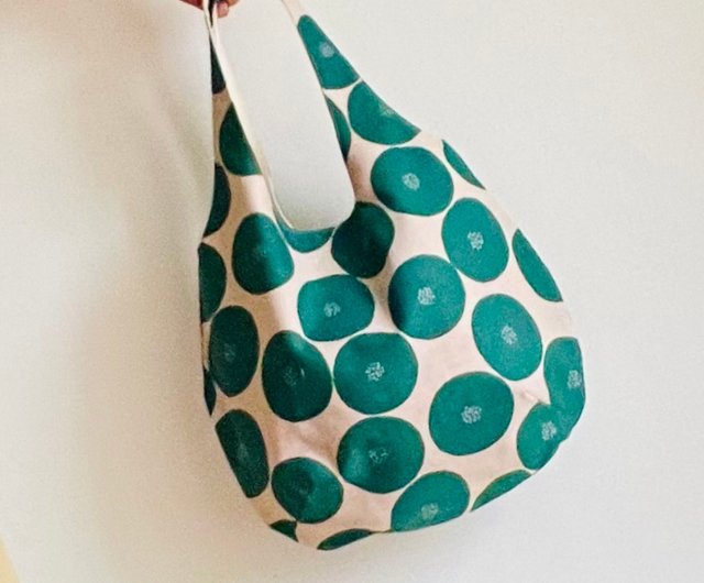 Large round dot shoulder bag. Double compartment inner pocket