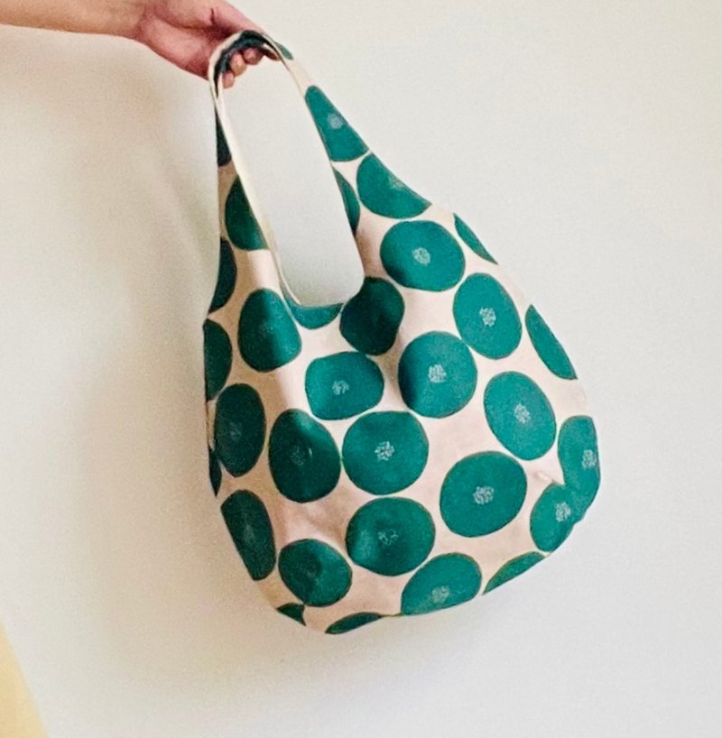 Large round and small dot shoulder bag. Double compartment interior pocket. Japanese design cloth - กระเป๋าแมสเซนเจอร์ - ผ้าฝ้าย/ผ้าลินิน สีเขียว