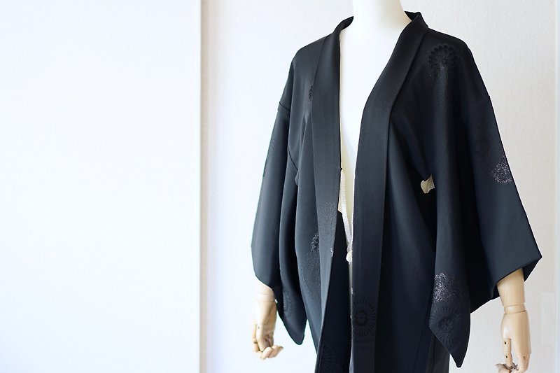 EXCELLENT condition/ floral kimono, black kimono, traditional kimono /4504 - 外套/大衣 - 絲．絹 黑色