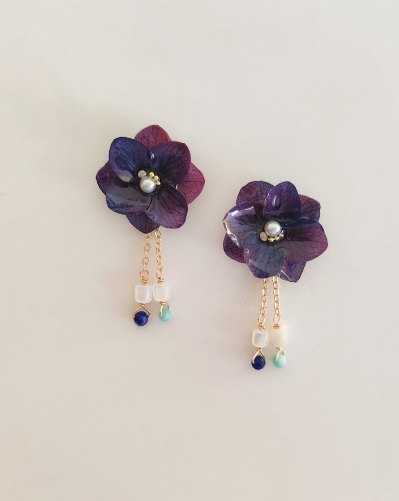 Anna Hydrangea - Blue Purple - Four Petals and Two Layers - Original Handmade - ต่างหู - พืช/ดอกไม้ หลากหลายสี